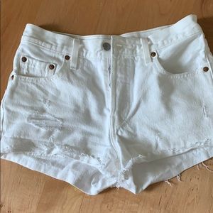 White high waisted Levi shorts